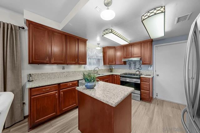 9214 Via De Cristina, Santee, CA 92071