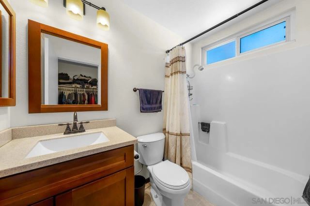 9214 Via De Cristina, Santee, CA 92071