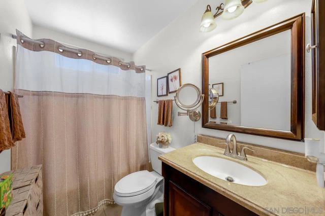 9214 Via De Cristina, Santee, CA 92071