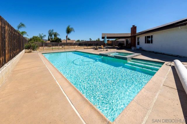 9214 Via De Cristina, Santee, CA 92071
