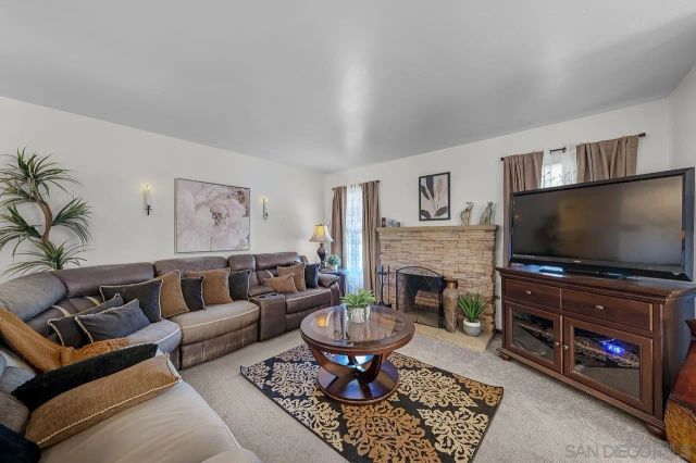 9214 Via De Cristina, Santee, CA 92071