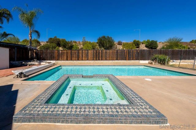 9214 Via De Cristina, Santee, CA 92071