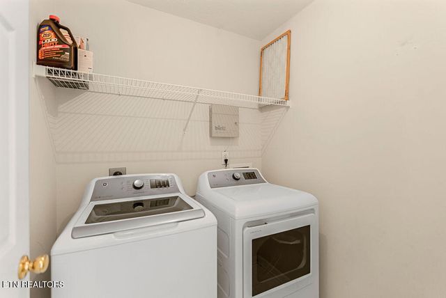 1213 Vale View Rd, Knoxville, TN 37922