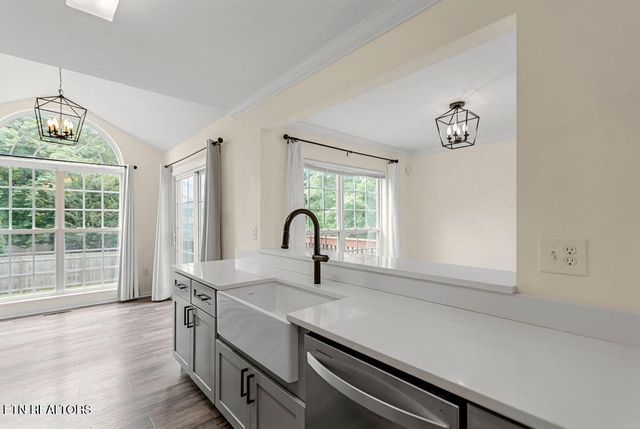 1213 Vale View Rd, Knoxville, TN 37922