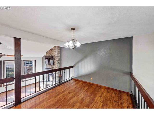 1845 OAK St, North Bend, OR 97459