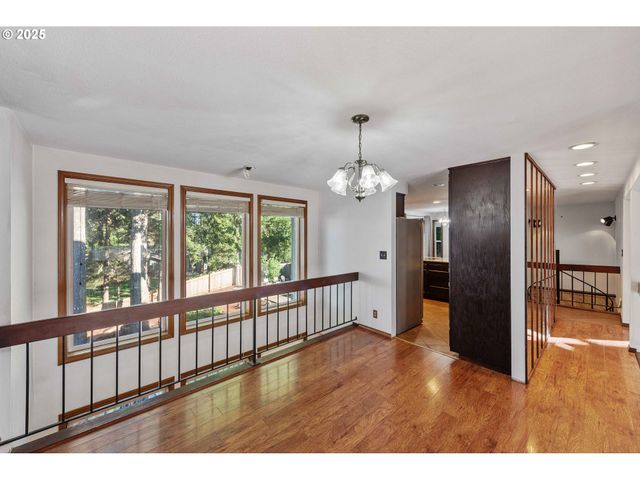 1845 OAK St, North Bend, OR 97459