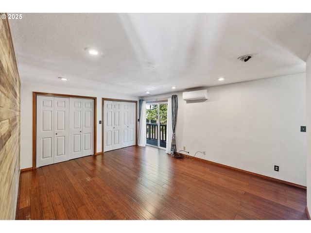 1845 OAK St, North Bend, OR 97459