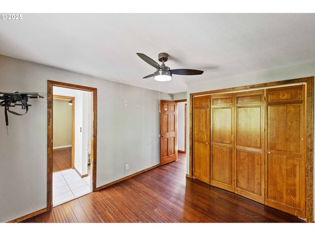 1845 OAK St, North Bend, OR 97459