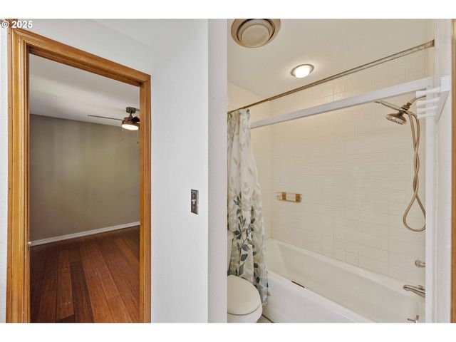 1845 OAK St, North Bend, OR 97459