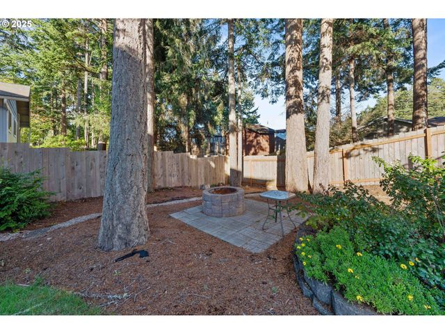 1845 OAK St, North Bend, OR 97459