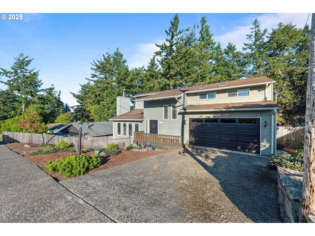 1845 OAK St, North Bend, OR 97459