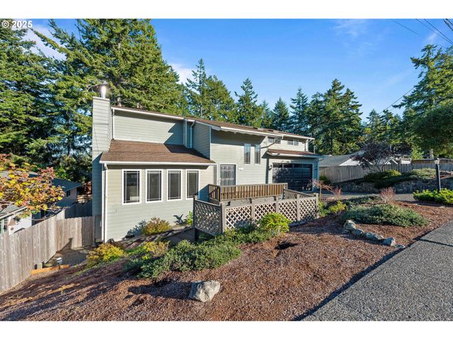 1845 OAK St, North Bend, OR 97459