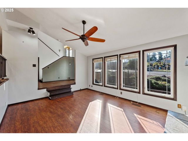 1845 OAK St, North Bend, OR 97459