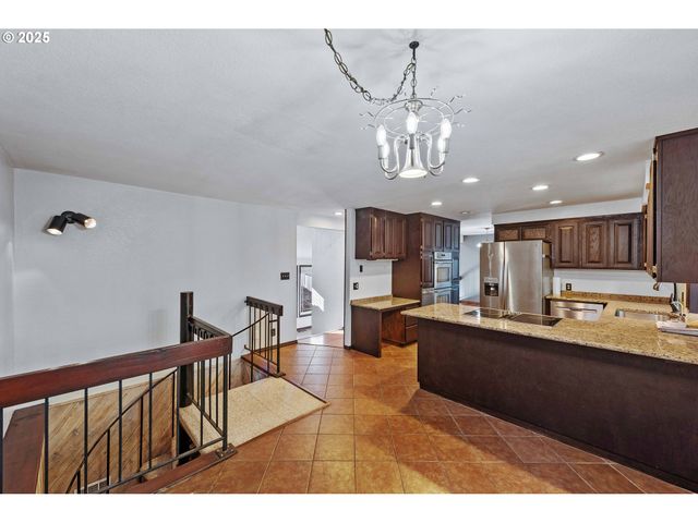 1845 OAK St, North Bend, OR 97459