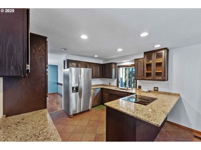 1845 OAK St, North Bend, OR 97459