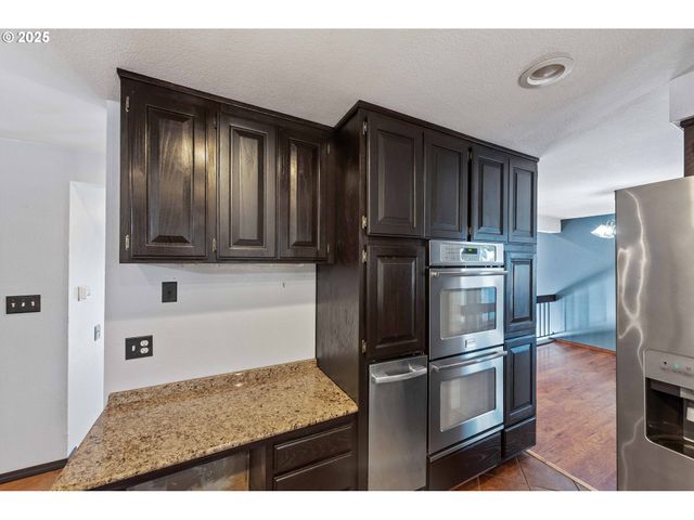 1845 OAK St, North Bend, OR 97459