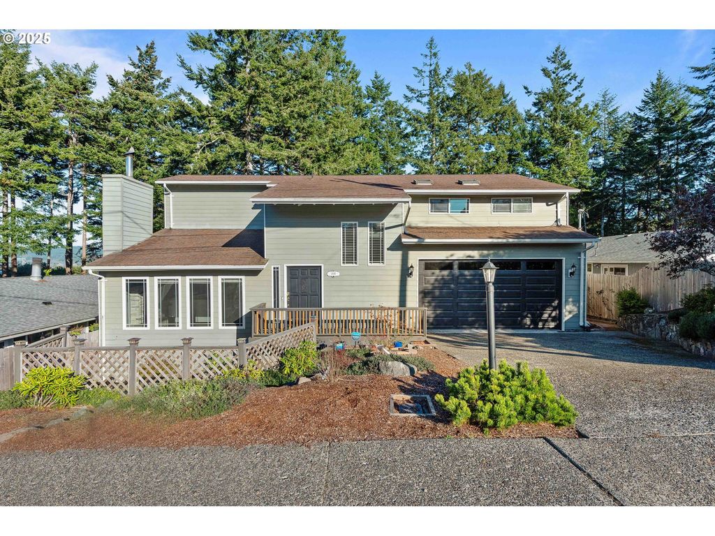 1845 OAK St, North Bend, OR 97459