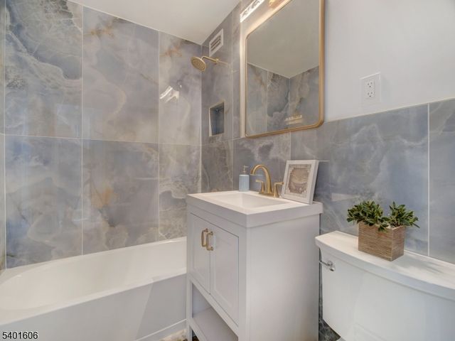 377 S Harrison St 8L 8L, East Orange City, NJ 07018