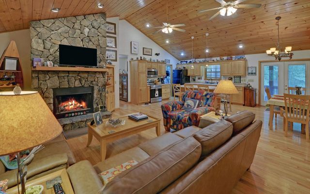 586 Stonebriar Drive, Murphy, NC 28906