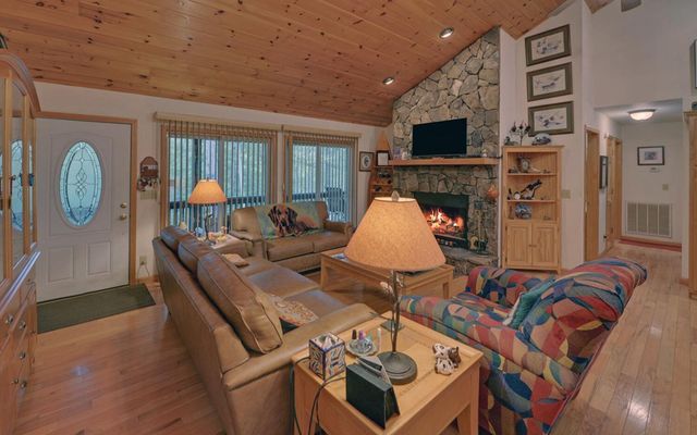 586 Stonebriar Drive, Murphy, NC 28906