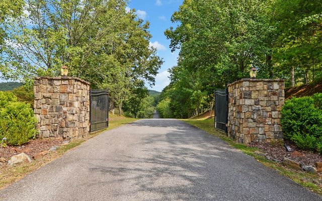586 Stonebriar Drive, Murphy, NC 28906