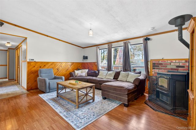 16 Birch Lane, Bloomingburg, NY 12721