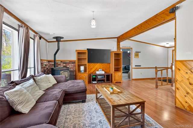 16 Birch Lane, Bloomingburg, NY 12721