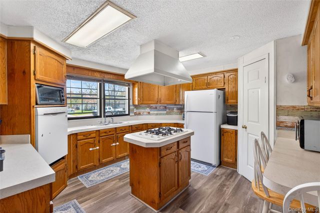 16 Birch Lane, Bloomingburg, NY 12721