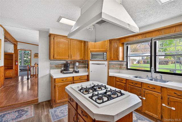 16 Birch Lane, Bloomingburg, NY 12721
