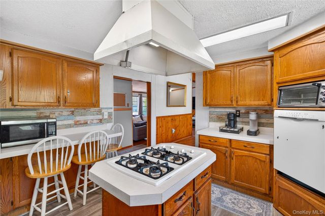 16 Birch Lane, Bloomingburg, NY 12721