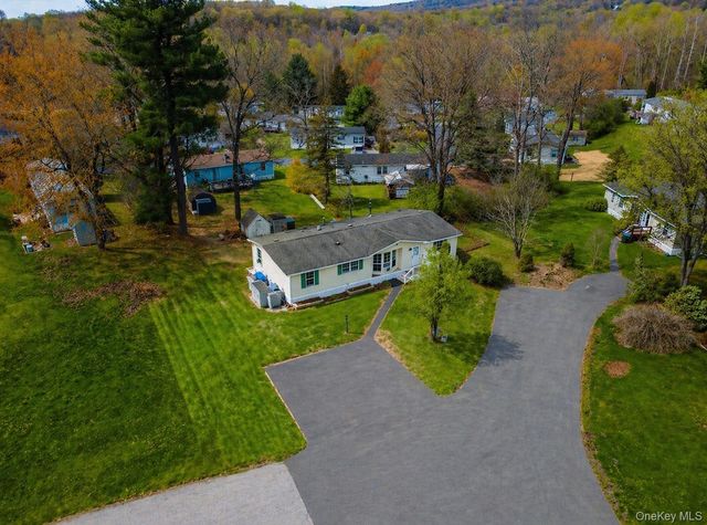 16 Birch Lane, Bloomingburg, NY 12721