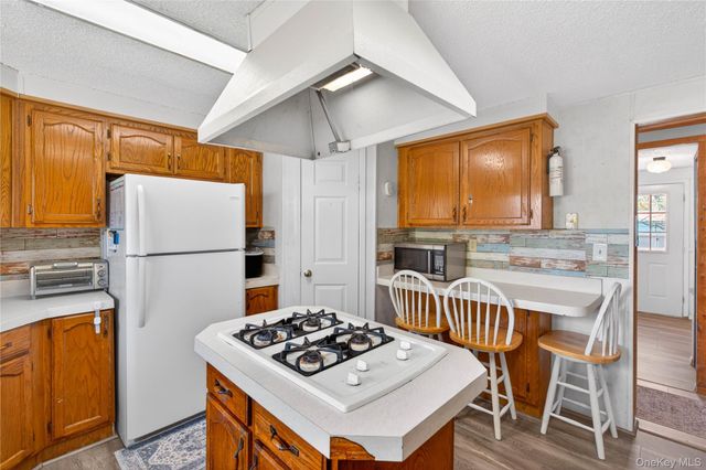 16 Birch Lane, Bloomingburg, NY 12721