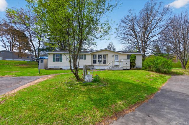 16 Birch Lane, Bloomingburg, NY 12721