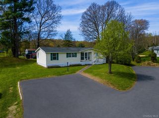 16 Birch Lane, Bloomingburg, NY 12721