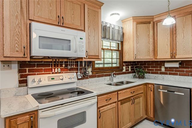 1001 Collingwood Dr, North Prince George, VA 23860