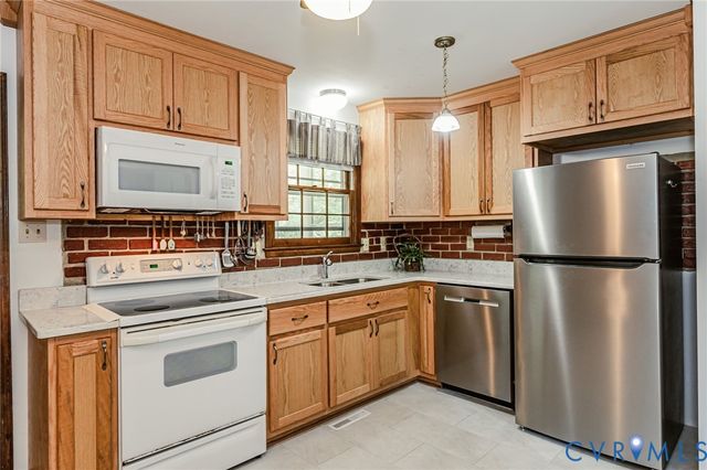 1001 Collingwood Dr, North Prince George, VA 23860