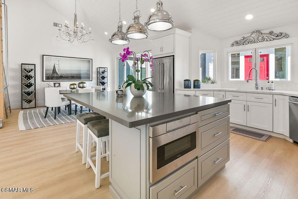 Image 13 of property listing at 2181 Brookfield Drive, Thousand Oaks, CA 91362