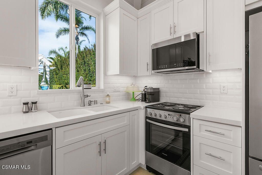 Image 44 of property listing at 2181 Brookfield Drive, Thousand Oaks, CA 91362