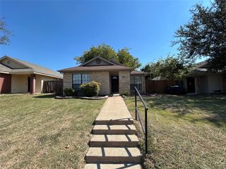 7332 Blackthorn Drive, Fort Worth, TX 76137