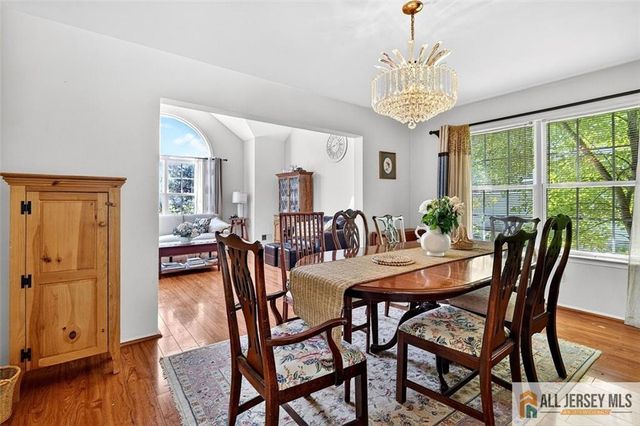 28 Glynn Court, Parlin, NJ 08859