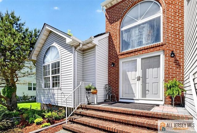 28 Glynn Court, Parlin, NJ 08859