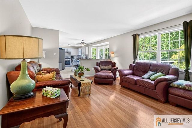 28 Glynn Court, Parlin, NJ 08859