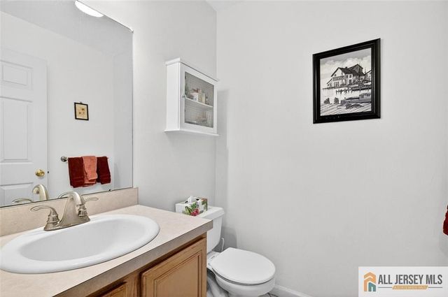 28 Glynn Court, Parlin, NJ 08859