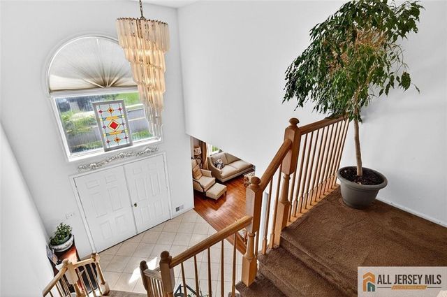 28 Glynn Court, Parlin, NJ 08859
