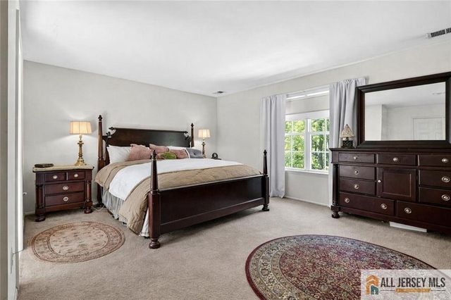 28 Glynn Court, Parlin, NJ 08859