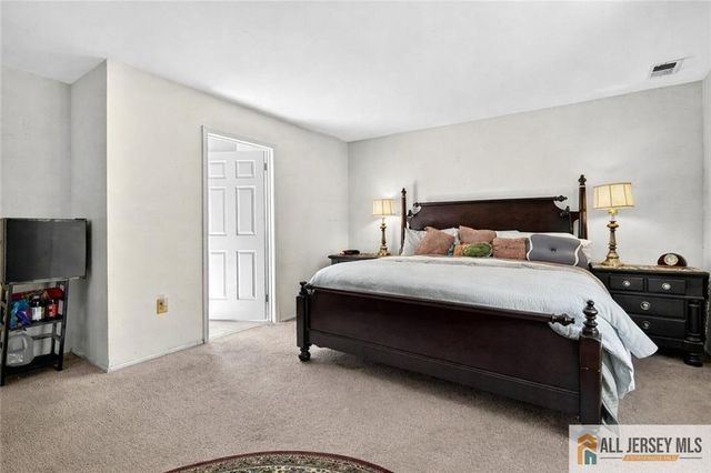 28 Glynn Court, Parlin, NJ 08859