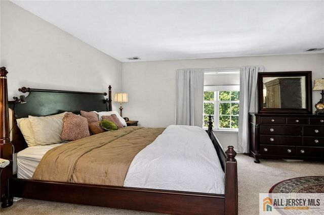 28 Glynn Court, Parlin, NJ 08859