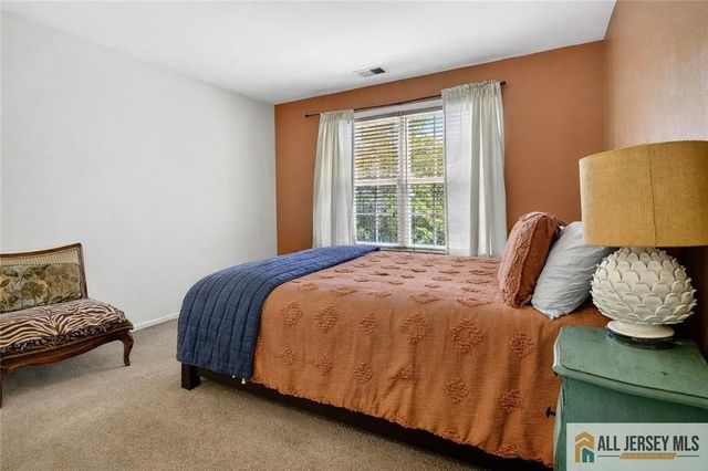 28 Glynn Court, Parlin, NJ 08859