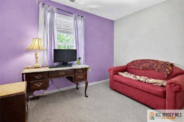 28 Glynn Court, Parlin, NJ 08859