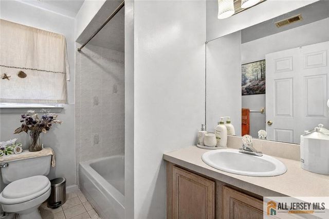 28 Glynn Court, Parlin, NJ 08859
